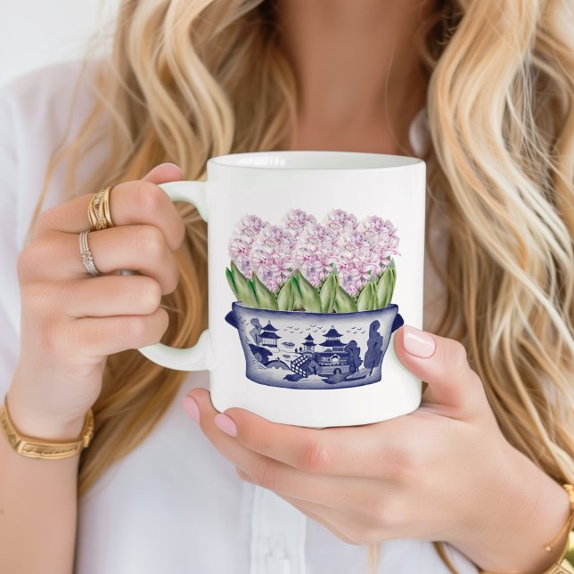 Caneca De Café Higiene rosa na Chinoiserie Planter Cerâmica (Pink hyacinths in blue and white Chinoiserie planter personalized mug)