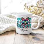 Caneca De Café Hippie Keep Groovy Turquoise Nome Personalizado<br><div class="desc">Mande seu espírito livre interno com nosso Hippie Continue Groovy Turquoise Floral Custom Name Coffee Mug. Esta caneca vibrante e inspirada retroativamente apresenta a frase "Fica em Groovy" numa fonte lúdica, rodeada por uma série de designs florais turquesas e lacrimogêneos que captam a essência da era hippie. As cores ousadas...</div>