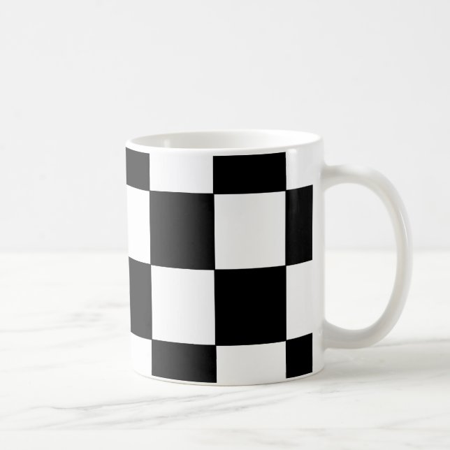 Caneca De Café Hipster retro do tabuleiro de damas preto e branco (Direita)