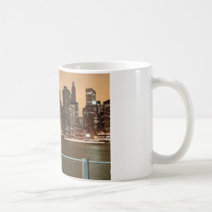 Caneca De Café Horizonte de Nova York à Noite através da água