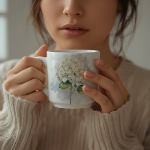 Caneca De Café Hortênsia Floral Delicada em Aquarela Branca