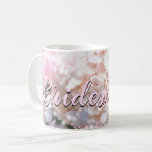 Caneca De Café Hortênsias rosas de renda branca romântica Damas d<br><div class="desc">Dê a ela algo especial com esta linda e elegante caneca de café para madrinhas com flores de renda branca.</div>