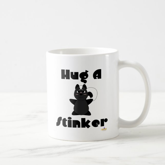 Caneca De Café Huggable Skunk Hug A Stinker (Direita)