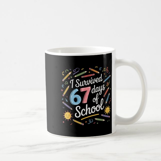 Caneca De Café I Survived 67 Days Of School Funny 67 Teachers Stu (Direita)