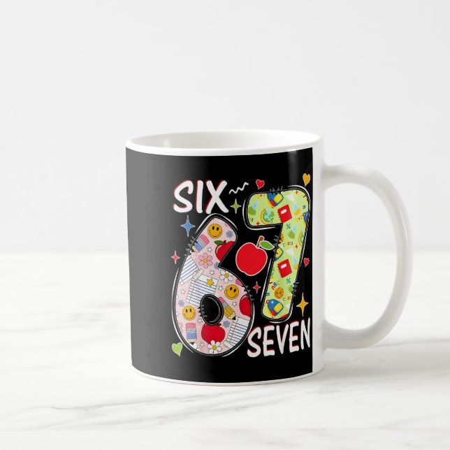 Caneca De Café I Survived 67 Days Of School Funny 67 Teachers Stu (Direita)