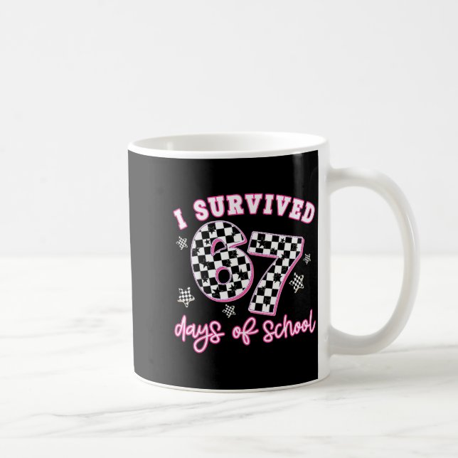 Caneca De Café I Survived 67 Days Of School Funny 67 Teachers Stu (Direita)