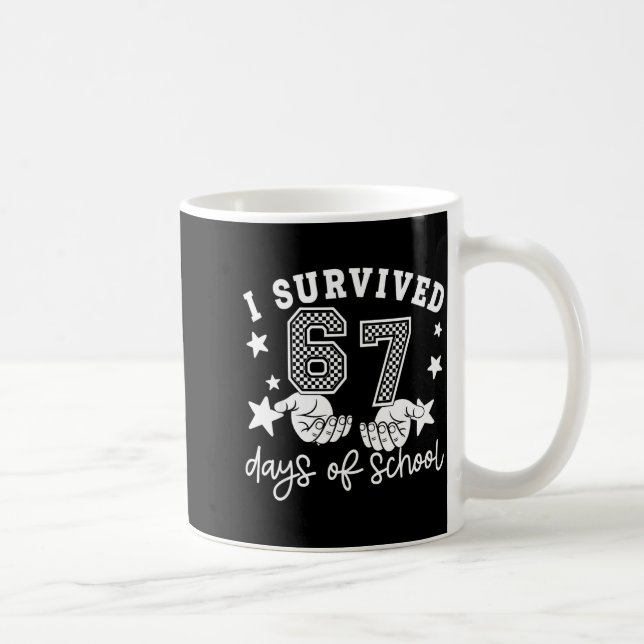 Caneca De Café I Survived 67 Days Of School Funny 67 Teachers Stu (Direita)