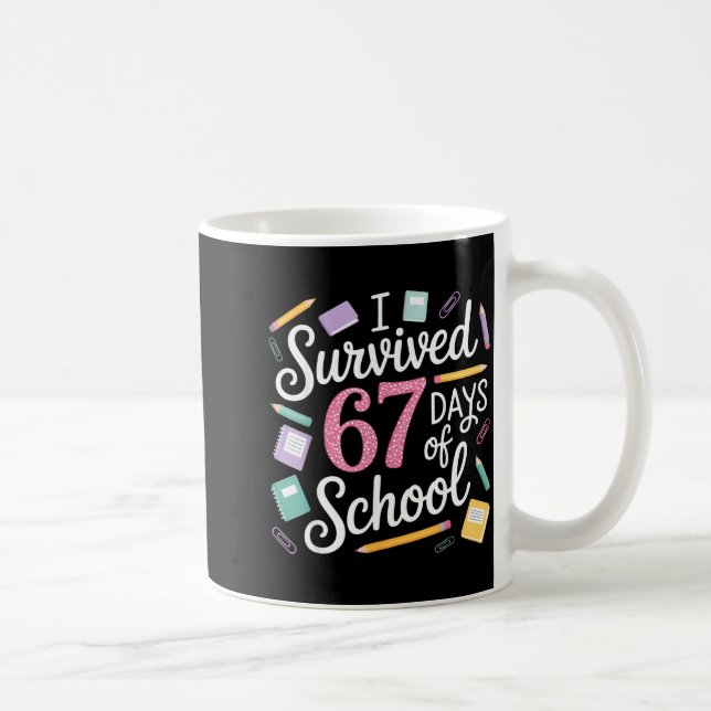 Caneca De Café I Survived 67 Days Of School Funny 67 Teachers Stu (Direita)