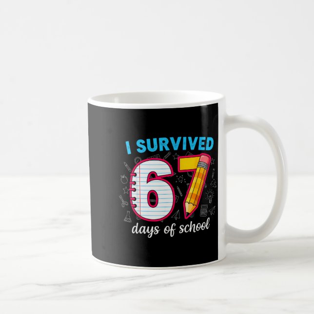 Caneca De Café I Survived 67 Days Of School Funny 67 Teachers Stu (Direita)