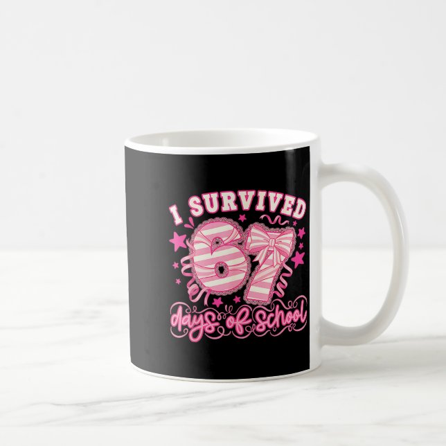 Caneca De Café I Survived 67 Days Of School Funny 67 Teachers Stu (Direita)