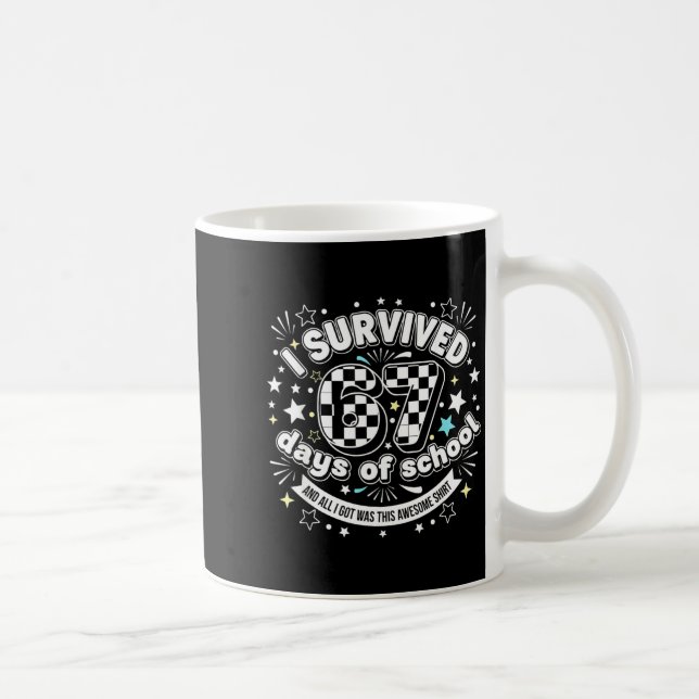 Caneca De Café I Survived 67 Days Of School Funny 67 Teachers Stu (Direita)