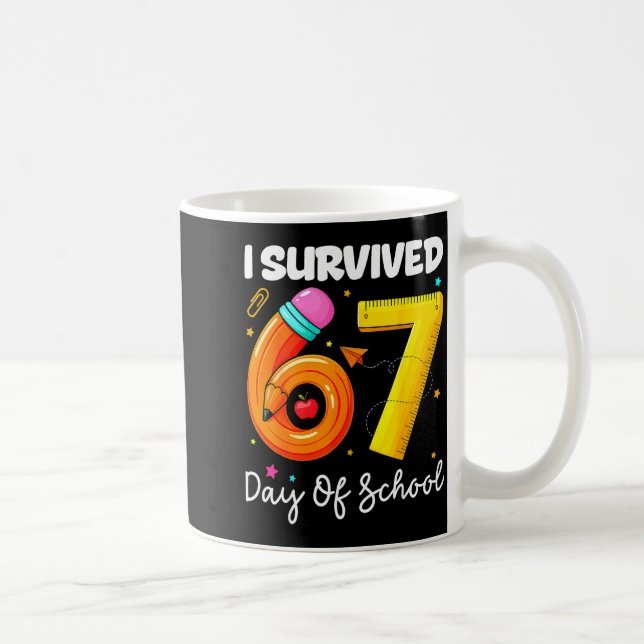 Caneca De Café I Survived 67 Days Of School Funny Meme Teacher St (Direita)