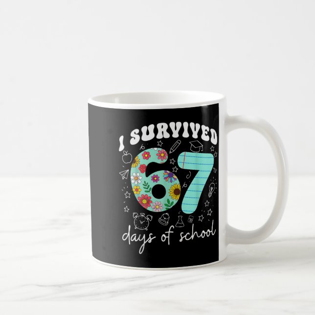 Caneca De Café I Survived 67 Days Of School Funny Meme Teacher St (Direita)