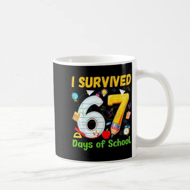 Caneca De Café I Survived 67 Days Of School Funny Meme Teacher St (Direita)