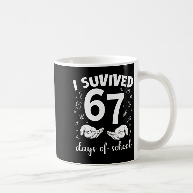 Caneca De Café I Survived 67 Days Of School Funny Meme Teacher St (Direita)