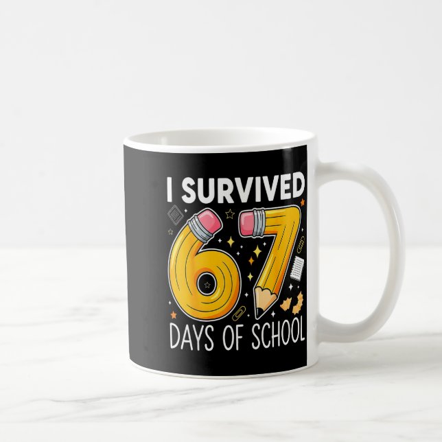 Caneca De Café I Survived 67 Days Of School Funny Meme Teacher St (Direita)