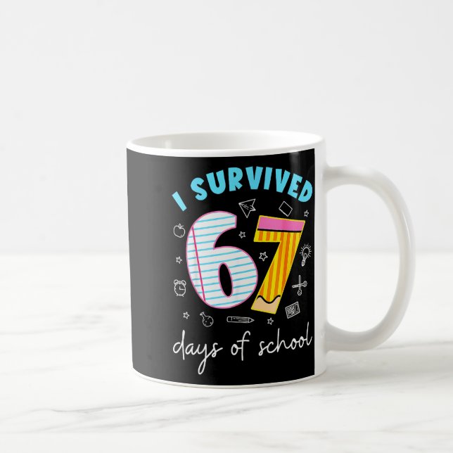 Caneca De Café I Survived 67 Days Of School Funny Meme Teacher St (Direita)