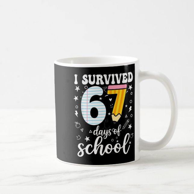 Caneca De Café I Survived 67 Days Of School Funny Meme Teacher St (Direita)