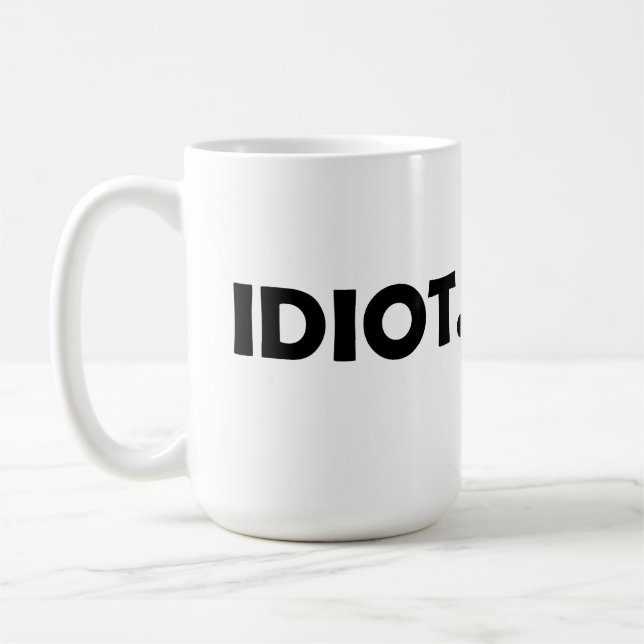 Caneca De Café Idiota. Design engraçado (Esquerda)