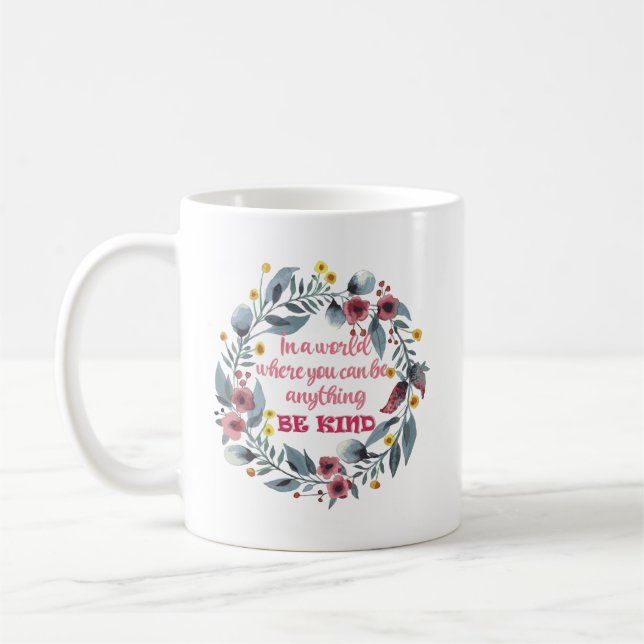 Caneca De Café In a World Where You Can Be Anything Be Kind (Esquerda)