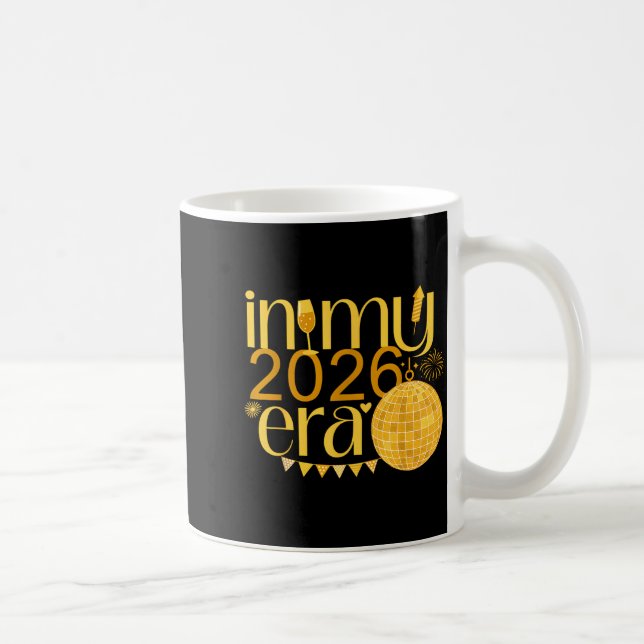 Caneca De Café In My 2026 Era Happy New Year Party Countdown Fami (Direita)