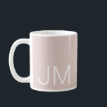 Caneca De Café Iniciais Monogramas sobredimensionados cor-de-rosa<br><div class="desc">Uma caneca de monograma velha e sobredimensionada. As iniciais brancas do tipo moderno são realçadas em um fundo cor-de-rosa pincelado. Excelente para segurar canetas e lápis ou sua bebida favorita. Kimberly Brett.</div>