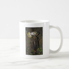 Caneca De Café Inseto de água gigante que come o sapo