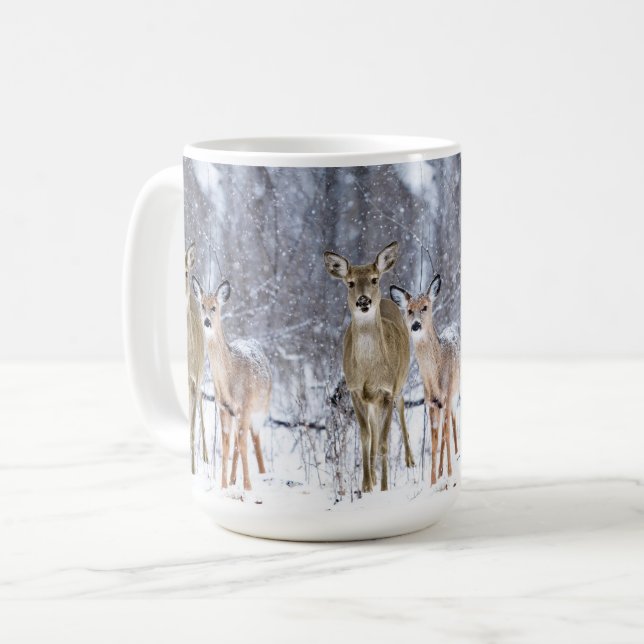 Caneca De Café Inverno Mágico com Veados de Cauda Branca de Natal (Frente Esquerda)