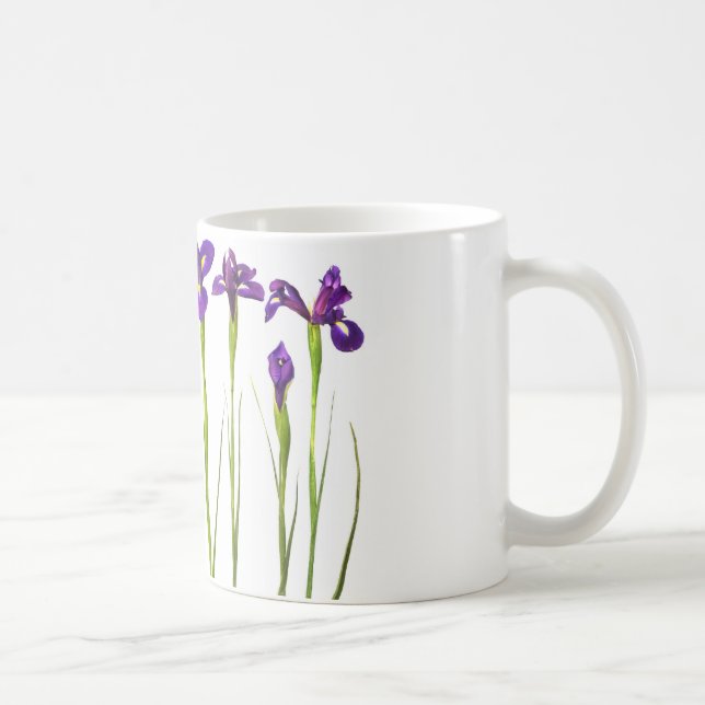 Caneca De Café Íris roxas isoladas em um fundo branco (Direita)
