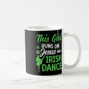 Caneca De Café Irlandês Dançando Esta Garota Funciona Com Jesus E