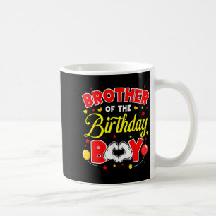 Caneca De Café Irmão Do Menino Do Aniversário Correspondente à Fe