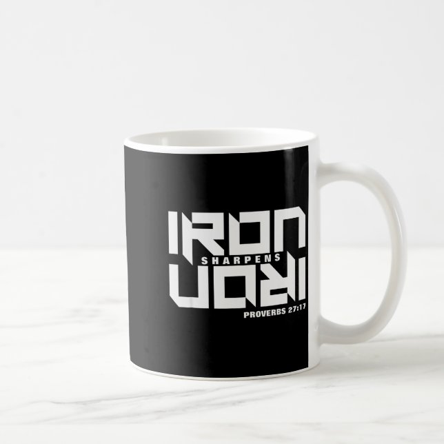 Caneca De Café Iron Sharpens Iron Proverbs 27_17 Bible Verse Chri (Direita)