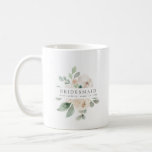 Caneca De Café Ivory White Rose Floral Bridesmaid<br><div class="desc">O design floral branco de marfim chico e elegante apresenta o título Bridesmaid e uma linha de texto personalizado abaixo. Todo o texto pode ser editado, a cor, a fonte e o tamanho alterados. Faça um para cada festa de noiva. Vai parecer excelente nas fotos prontas. Esta caneca de café...</div>