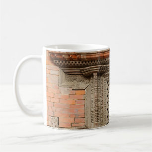 Caneca De Café Janela antiga no pátio Nasal Chowk de Hanuman