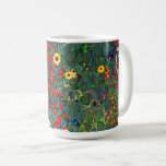 Caneca De Café Jardim Flor Gustav Klimt<br><div class="desc">Café Mug apresentando o Jardim de Fazendas de pintura de óleo de Gustav Klimt com girassóis (1907). Um belo jardim de girassóis e belas flores azuis,  vermelhas,  roxas,  rosa e brancas. Um presente de excelente para fãs de Arte Nouveau e de Arte Austríaca.</div>