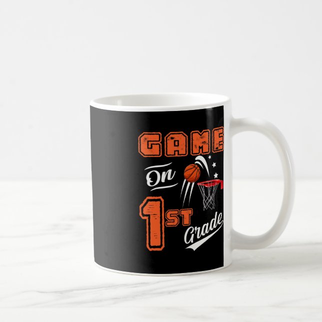 Caneca De Café Jogos Divertidos No 1º Ano De Basquete No 1º Dia D (Direita)