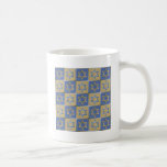 Caneca De Café Judaica Star De David Metal Dourado Azul<br><div class="desc">Você está vendo a coleção de Design Lee Hiller. Roupa,  Ofertas e Coleções Lee Hiller Fotografia ou Coleção de Arte Digital. Você pode ver sua fotografia da Nature em http://HikeOurPlanet.com/ e seguir seu blog de caminhada no Hot Primavera National Park.</div>
