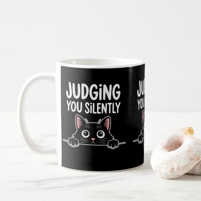 Caneca De Café Julgando Você Silenciosamente Gata Mães E Pais De  (Com Donut)
