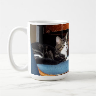 Caneca De Café Keeno sob Mesa de café