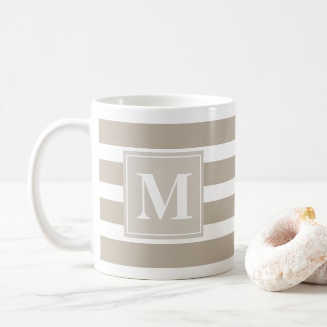Caneca De Café Khaki moderno e Stripe Branca com Monograma (Com Donut)