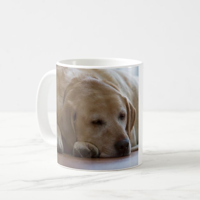 Caneca De Café Labrador retriever amarelo sonolento (Frente Esquerda)