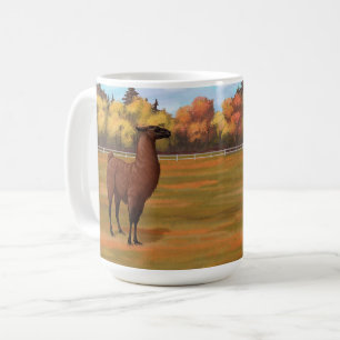 Caneca De Café Lama Branco na Pastagem da Fazenda do outono