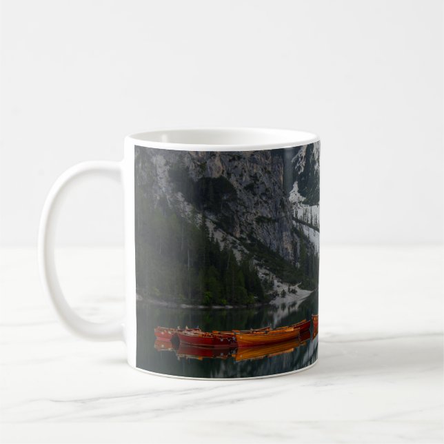 CANECA DE CAFÉ LARANJA EM CORPO DE ÁGUA (Esquerda)