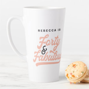 Caneca De Café Latte 40 e fabuloso script de vintagem retrô de aniversá