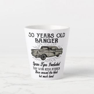 Caneca De Café Latte 50. º aniversário do carro-retrô Banger Data de ad