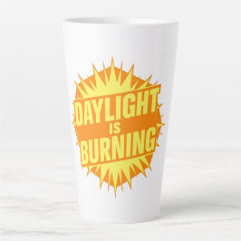 Caneca De Café Latte A Luz do Dia Está se Esgotando