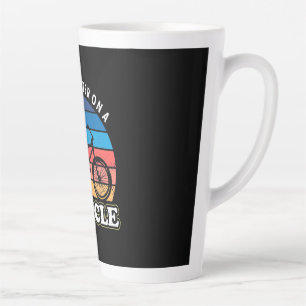 Caneca De Café Latte A Vida É Melhor Num Bicicleto