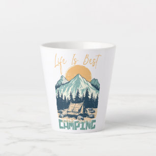 Caneca De Café Latte A vida é melhor quando você está acampando.