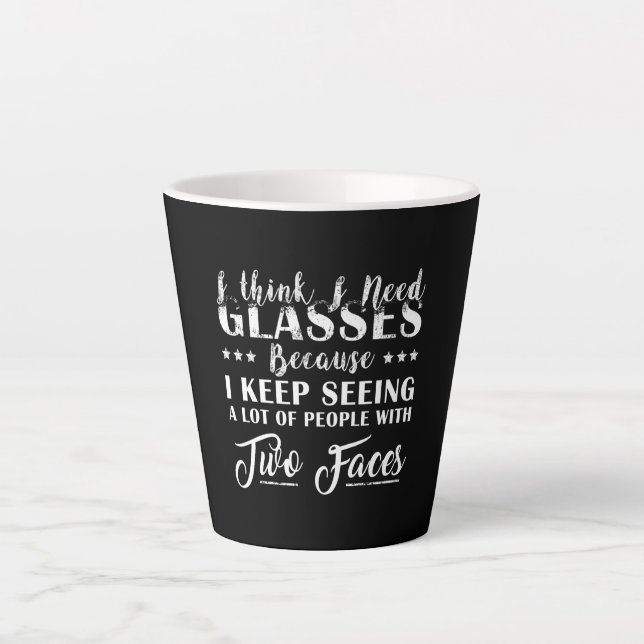 Caneca De Café Latte Acho Que Preciso De Óculos De Pessoas Com Dois Ros (Frente)