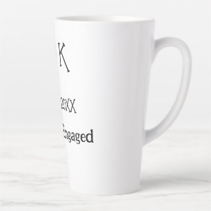 Caneca De Café Latte Adicione o nome do casal em um compromisso feliz d